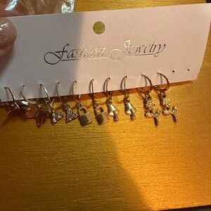 Assorted fashion jewelry